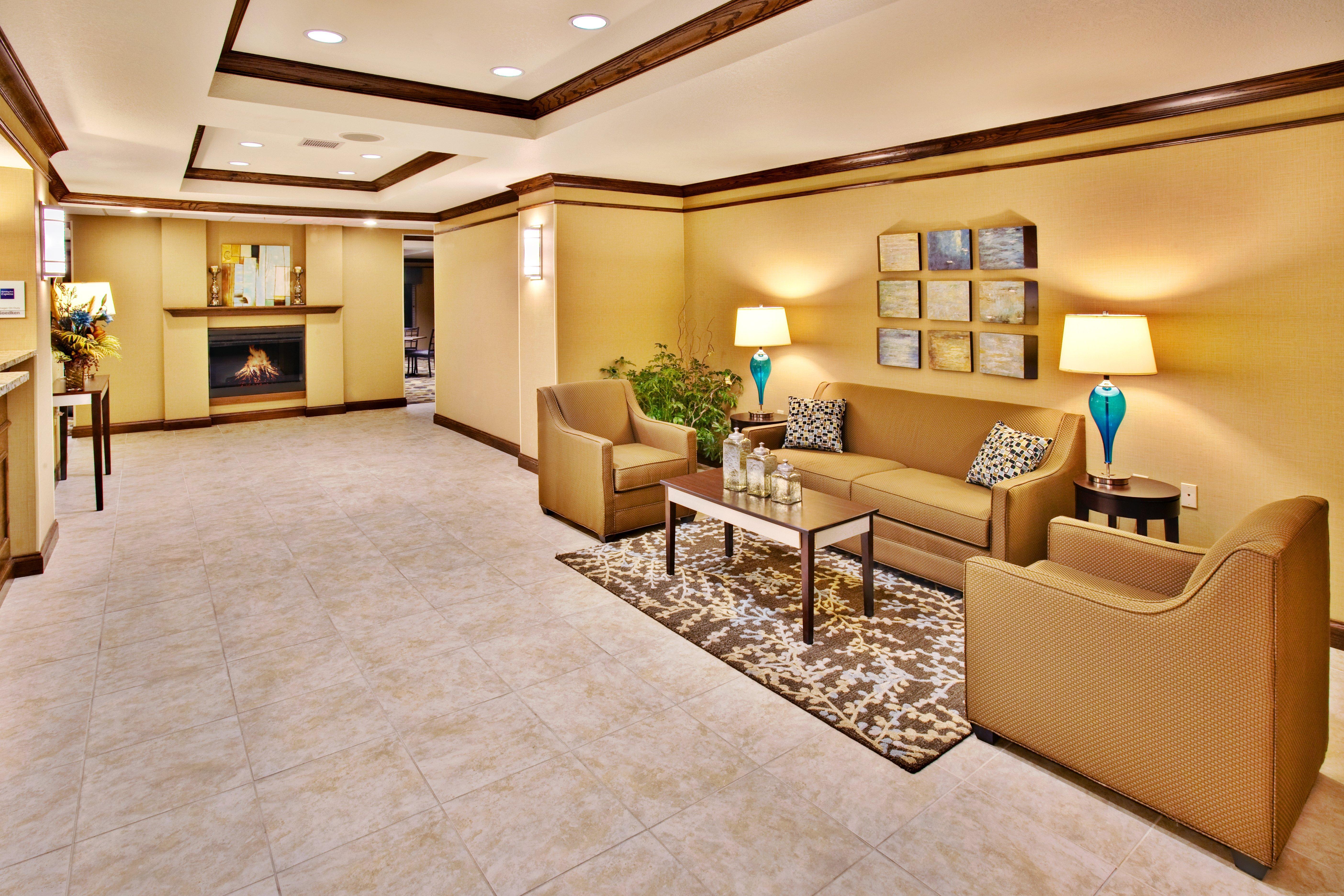 Holiday Inn Express Hotel & Suites - Dubuque West By Ihg Eksteriør billede